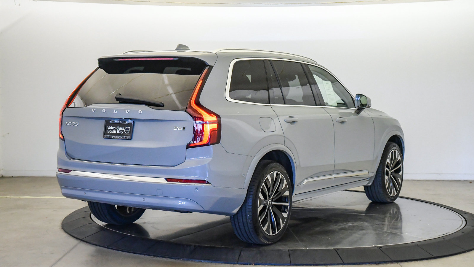 Certified 2026 Volvo XC90 B6 Plus AWD/4WD image 5