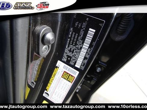 Used 2021 Toyota Highlander LE FWD image 18