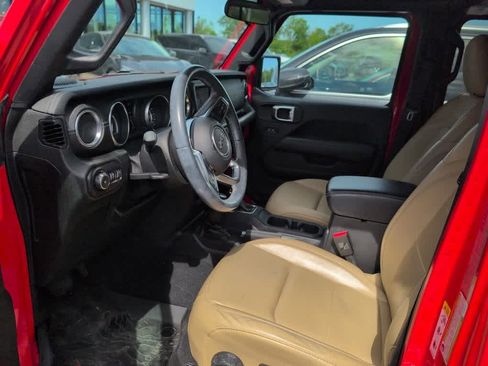Used 2018 Jeep Wrangler Unlimited Sahara AWD/4WD image 8