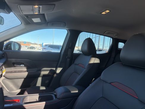 New 2026 Nissan Kicks SR image 25