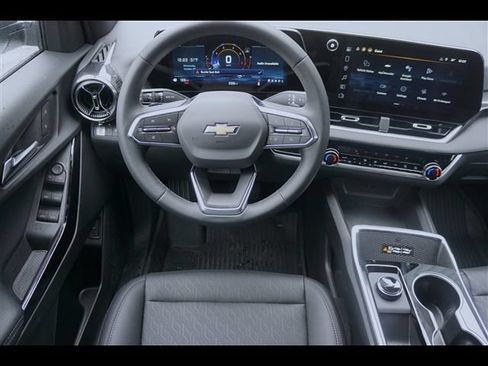 New 2026 Chevrolet Equinox LT w/ Convenience Package II FWD image 5