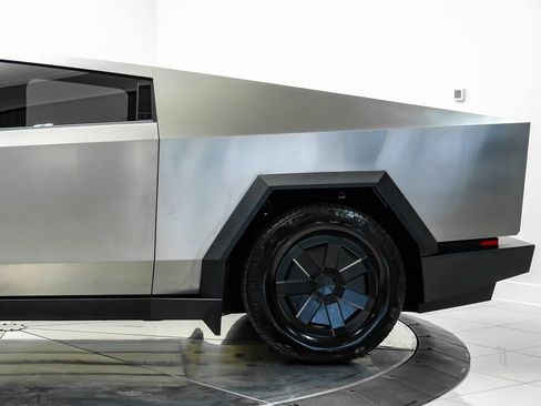 Used 2024 Tesla Cybertruck Cyberbeast AWD/4WD image 15