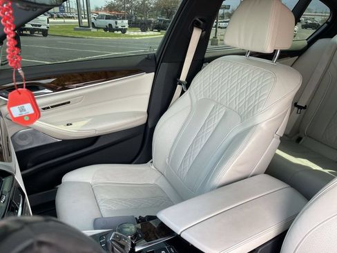 Used 2020 BMW M550i xDrive AWD/4WD image 25