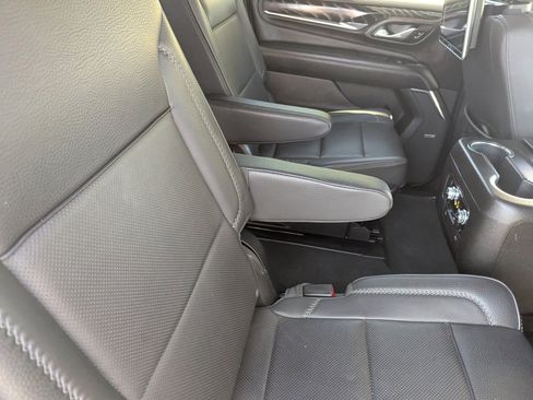 Used 2023 GMC Yukon XL Denali image 13