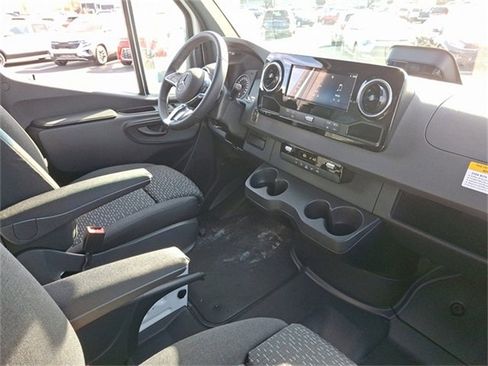 Used 2025 Mercedes-Benz Sprinter 2500 image 11