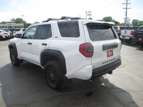 Used 2026 Toyota 4Runner SR5 AWD/4WD image 9