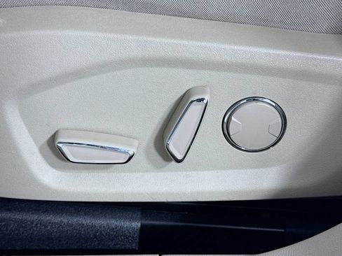 Used 2019 Ford Fusion SE FWD image 13