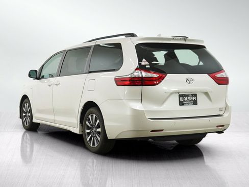 Used 2019 Toyota Sienna XLE Premium AWD/4WD image 3