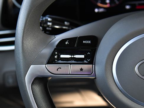 Used 2024 Hyundai Elantra SEL image 31