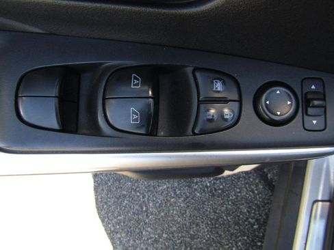 Used 2020 Nissan Kicks SR w/ SR Premium Package FWD image 11