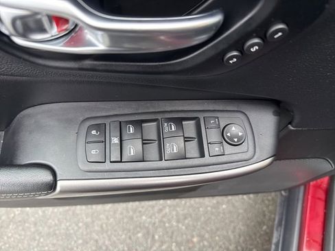 Used 2020 Jeep Cherokee Limited image 16