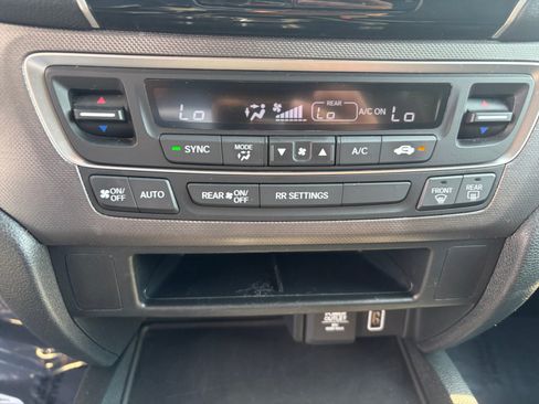 Used 2023 Honda Ridgeline Sport image 12