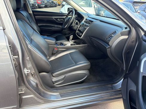 Used 2018 Nissan Altima 2.5 SR w/ SR Midnight Edition image 9