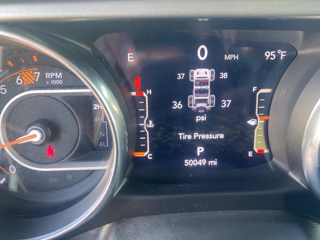 Used 2023 Jeep Wrangler Unlimited Sahara AWD/4WD image 11