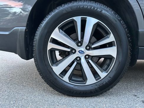 Used 2018 Subaru Outback 3.6R Limited AWD/4WD image 40