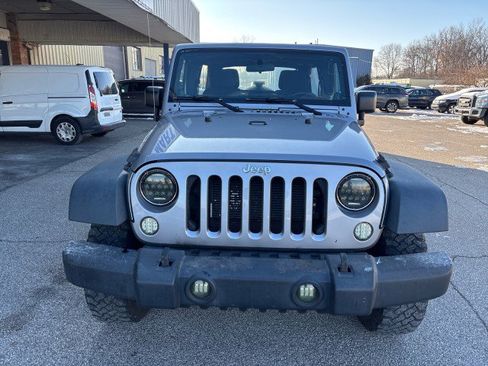 Used 2014 Jeep Wrangler Unlimited Sport image 2