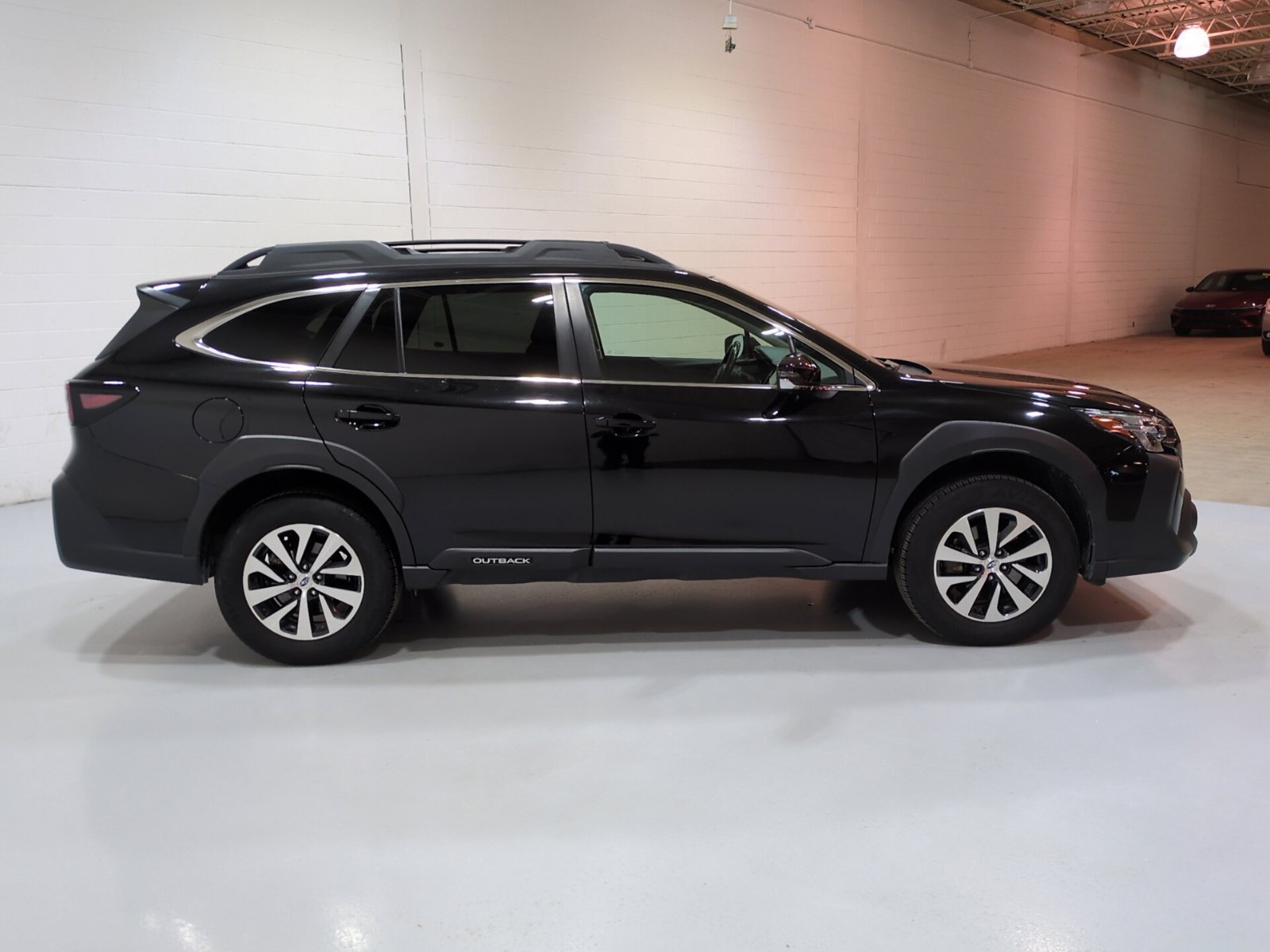Certified 2025 Subaru Outback Premium w/ Popular Package #1A AWD/4WD image 4