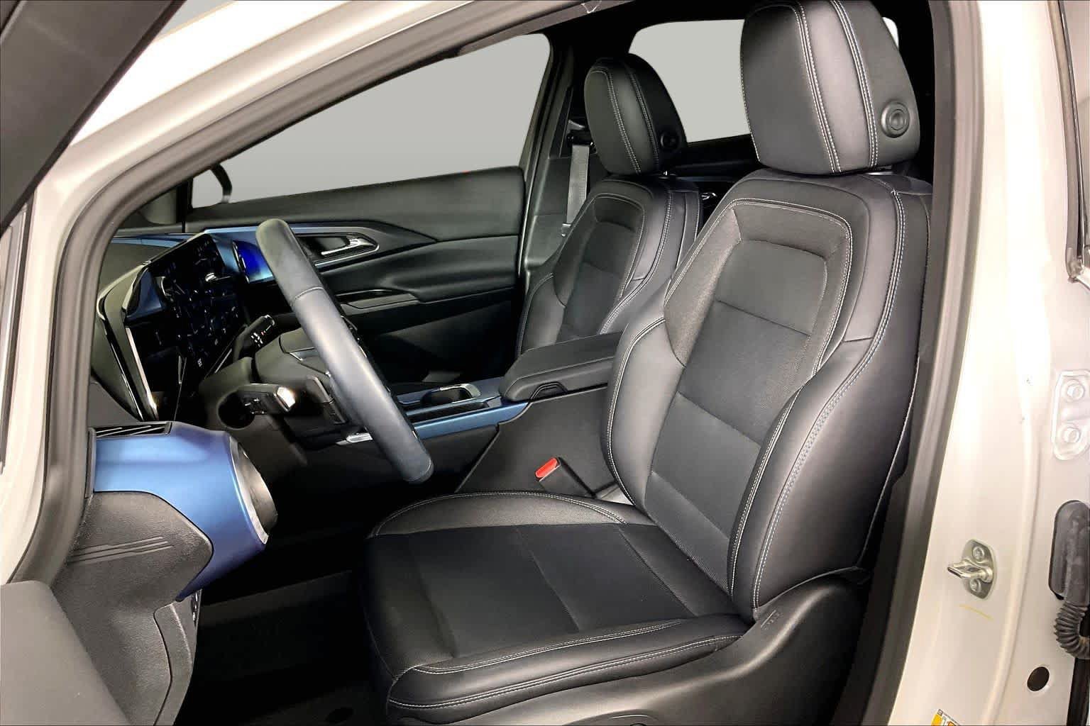 Used 2024 Chevrolet Equinox EV LT w/ LPO, Blackout Package FWD image 7