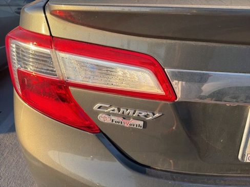 Used 2013 Toyota Camry XLE w/ Convenience Pkg image 11