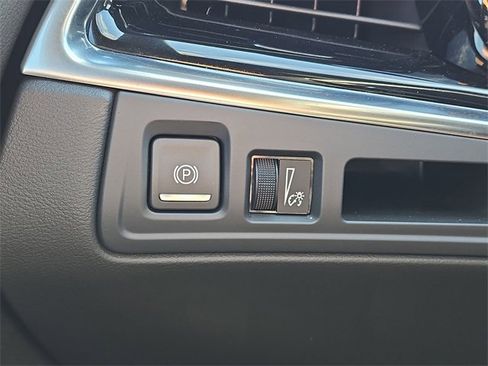 Certified 2024 Cadillac XT6 Luxury image 18