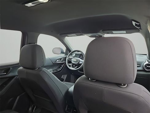 Used 2025 Chevrolet Equinox LT image 18