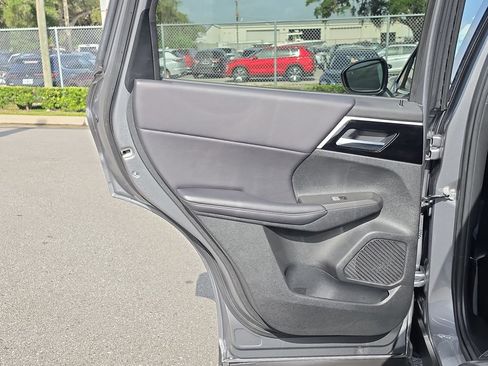 Used 2024 Mitsubishi Outlander SE Black Edition FWD image 13