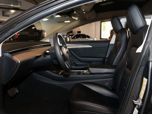 Used 2023 Tesla Model 3 Standard Range image 10