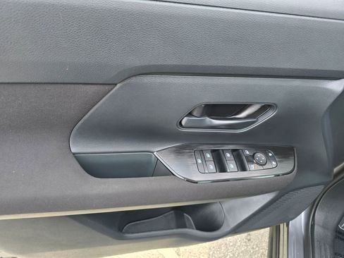 Used 2025 Nissan Kicks S image 16