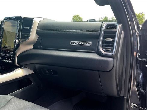 Used 2019 RAM 1500 Laramie AWD/4WD image 16