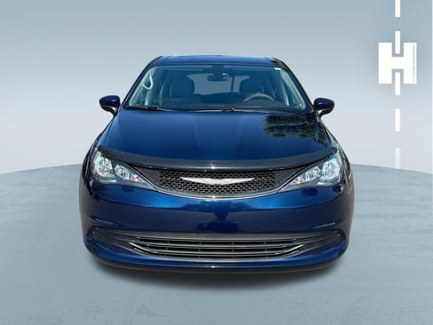Used 2017 Chrysler Pacifica Touring FWD image 2