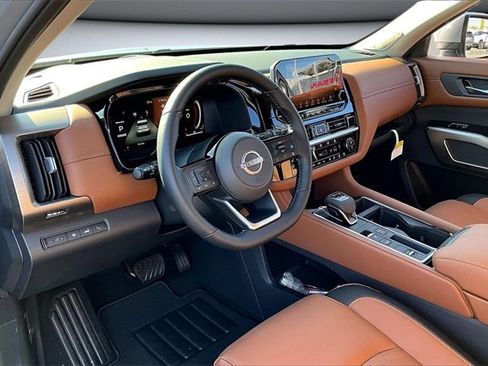 New 2025 Nissan Pathfinder Platinum image 7