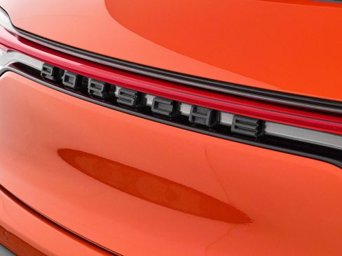 Certified 2024 Porsche Macan S AWD/4WD image 37