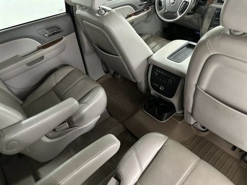Used 2007 GMC Yukon XL SLT w/ SLT Preferred Equipment Group AWD/4WD image 24