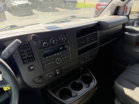 Used 2018 Chevrolet Express 2500 w/ Driver Convenience Package RWD image 15