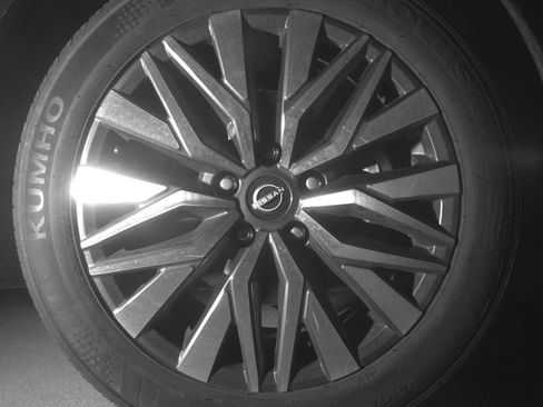 Used 2025 Nissan Altima 2.5 SV FWD image 13