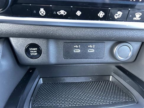 Used 2025 Nissan Rogue SV w/ SV Premium Package image 30