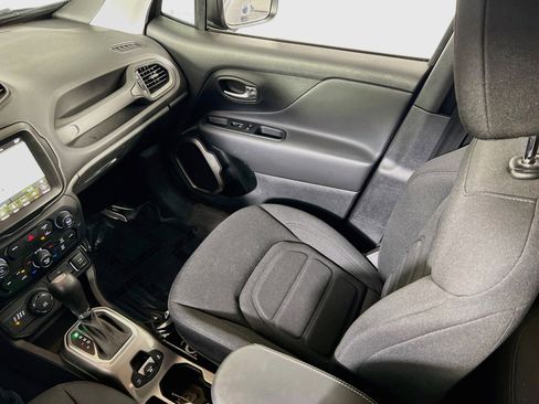 Used 2022 Jeep Renegade Latitude w/ Convenience Group AWD/4WD image 23