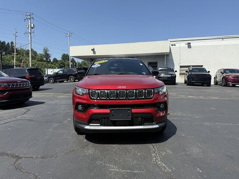 Used 2026 Jeep Compass Limited AWD/4WD image 2