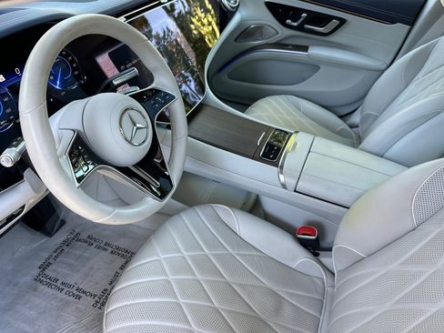 Certified 2022 Mercedes-Benz EQS 580 4MATIC Sedan image 4