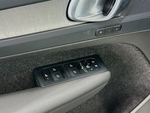 Used 2025 Volvo XC40 B5 Plus image 15