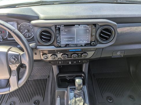 Used 2022 Toyota Tacoma TRD Sport AWD/4WD image 17