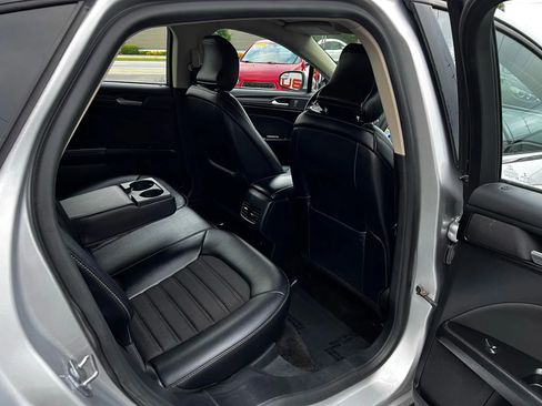 Used 2018 Ford Fusion SE w/ Equipment Group 201A image 30