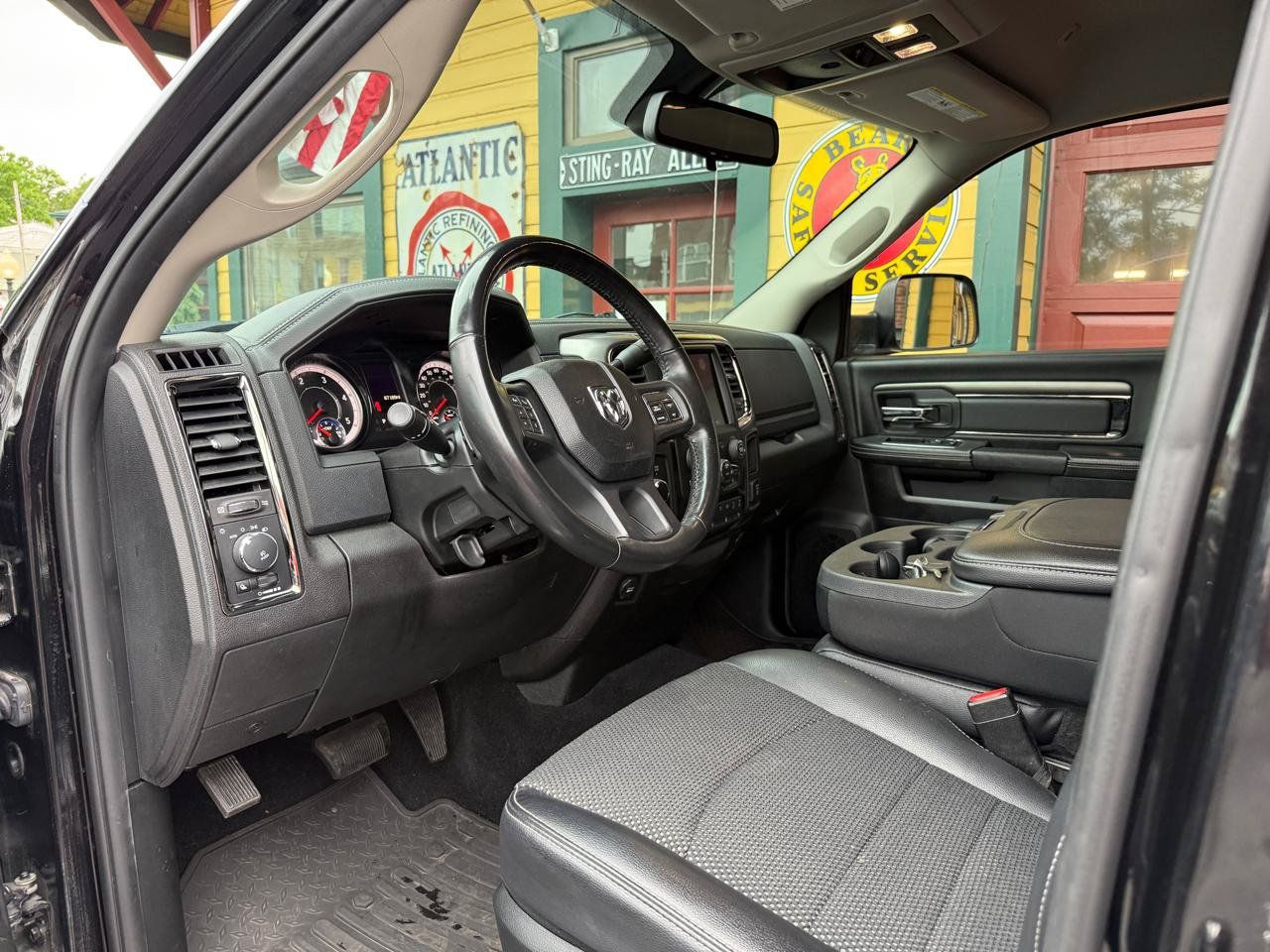 Used 2018 RAM 2500 Big Horn w/ Sport Appearance Group AWD/4WD image 14