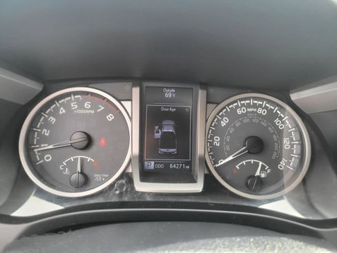 Used 2017 Toyota Tacoma SR5 image 25