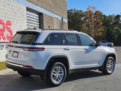 New 2025 Jeep Grand Cherokee 4WD image 7