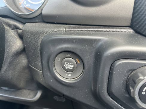 Used 2019 Jeep Wrangler Unlimited Sport S AWD/4WD image 17