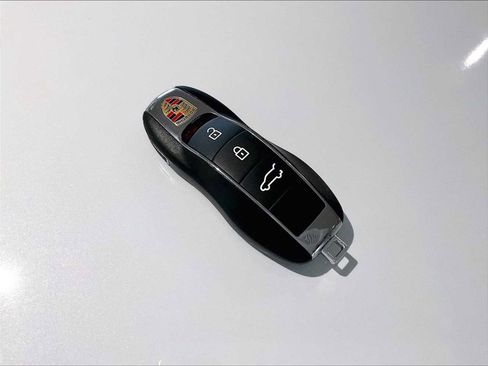 Used 2025 Porsche Macan image 35