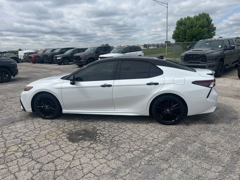 Used 2021 Toyota Camry XSE FWD image 9