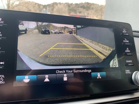 Used 2018 Honda Accord Touring image 6