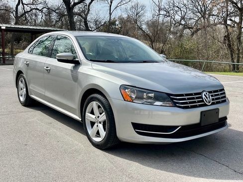 Used 2013 Volkswagen Passat TDI SE image 2